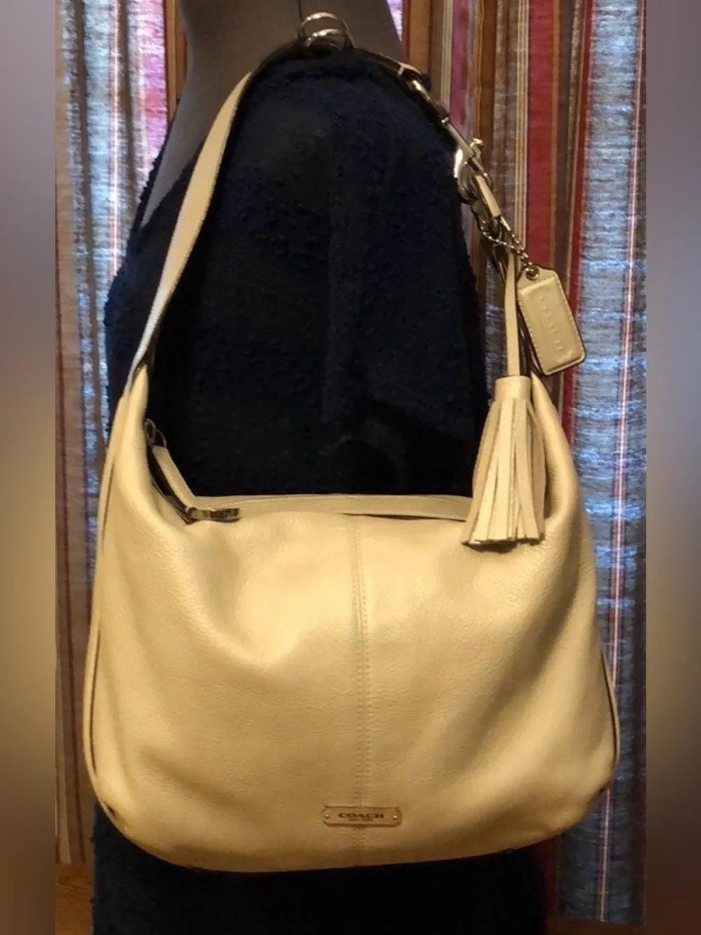 EUC Coach Avery Pebble Leather SM Bag-Pearl
